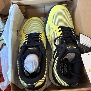 Pivile Men's Black and Yellow Athletic Shoes